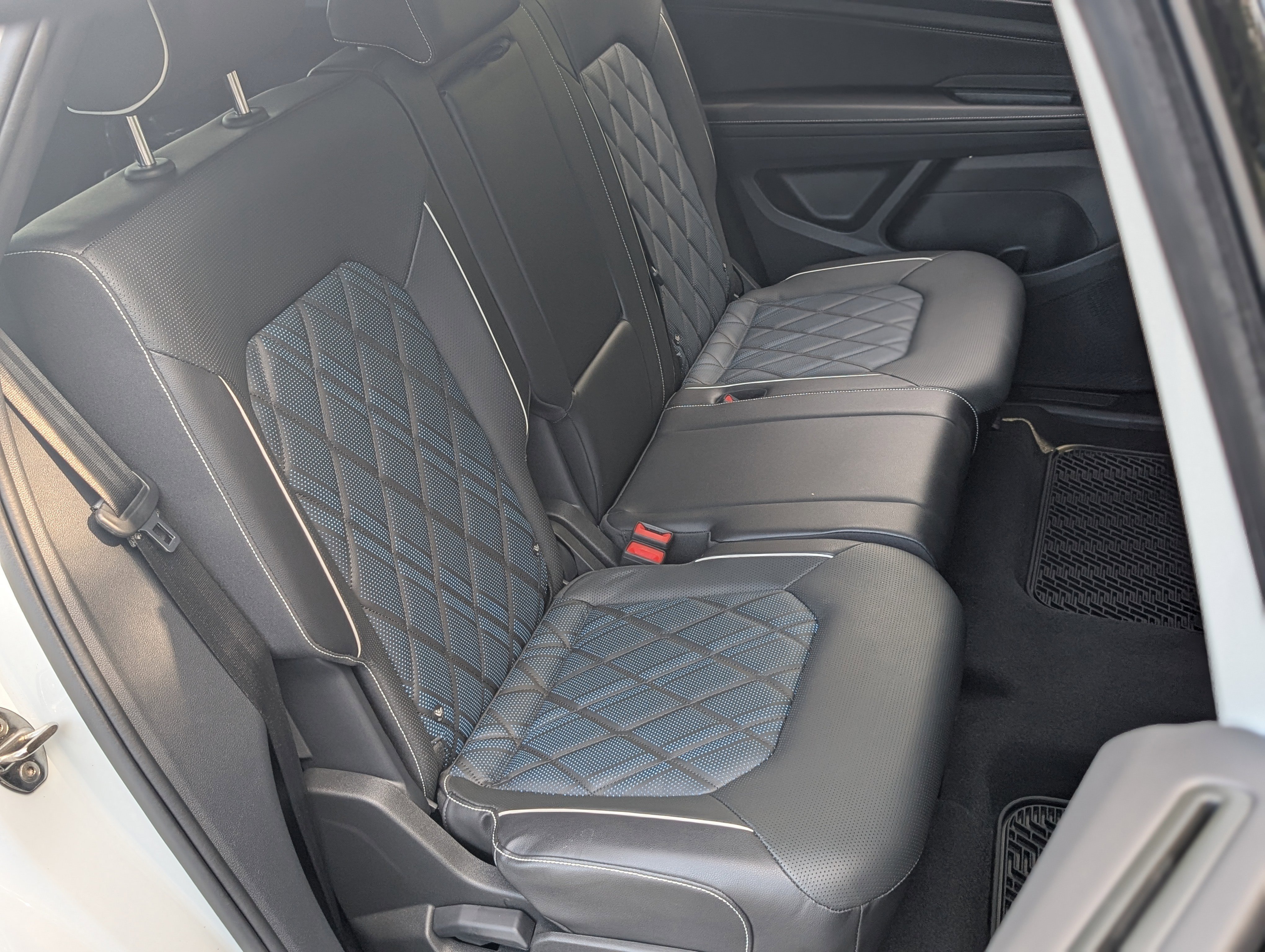 Used 2024 Volkswagen Atlas Cross Sport SEL Premium R-Line image 18