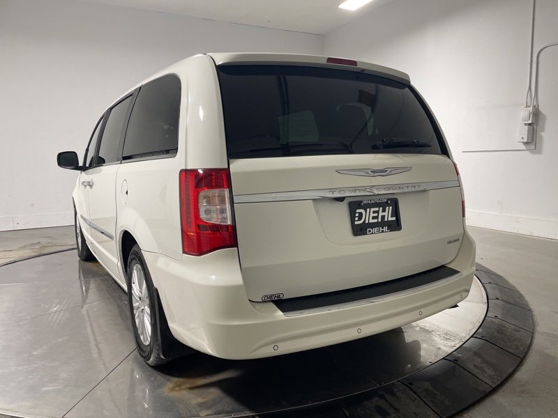 Used 2012 Chrysler Town & Country Limited w/ Luxury Group image 5