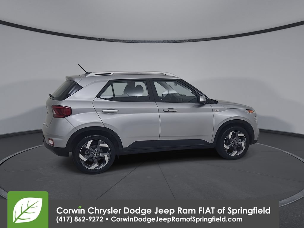 Used 2025 Hyundai Venue SEL FWD image 16
