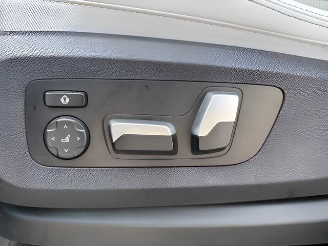 Used 2023 BMW X5 xDrive40i w/ M Sport Package image 16