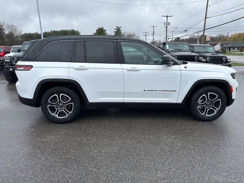 Certified 2022 Jeep Grand Cherokee Trailhawk w/ ADV Protech Group II AWD/4WD image 6
