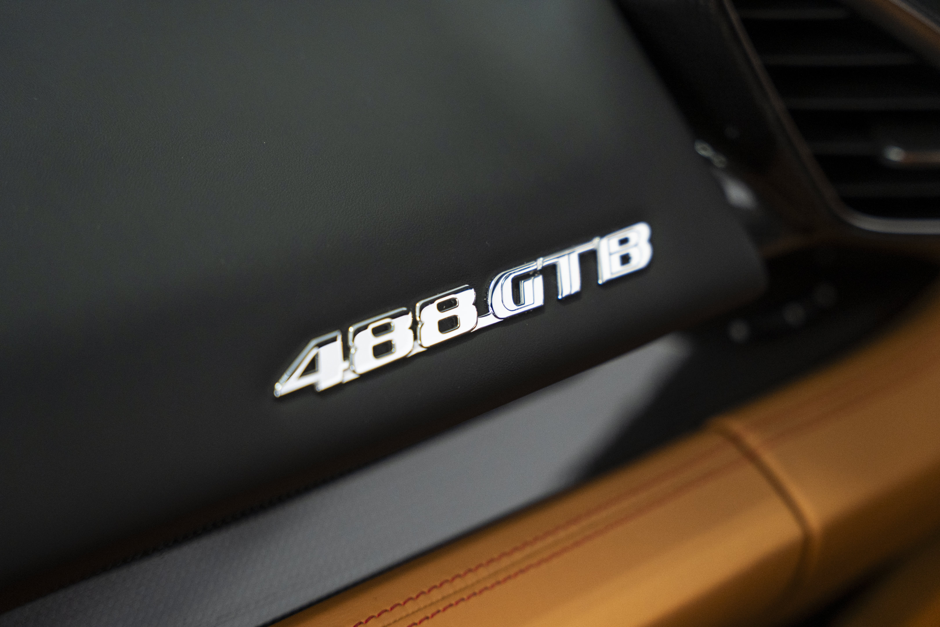 Used 2018 Ferrari 488 GTB RWD image 38