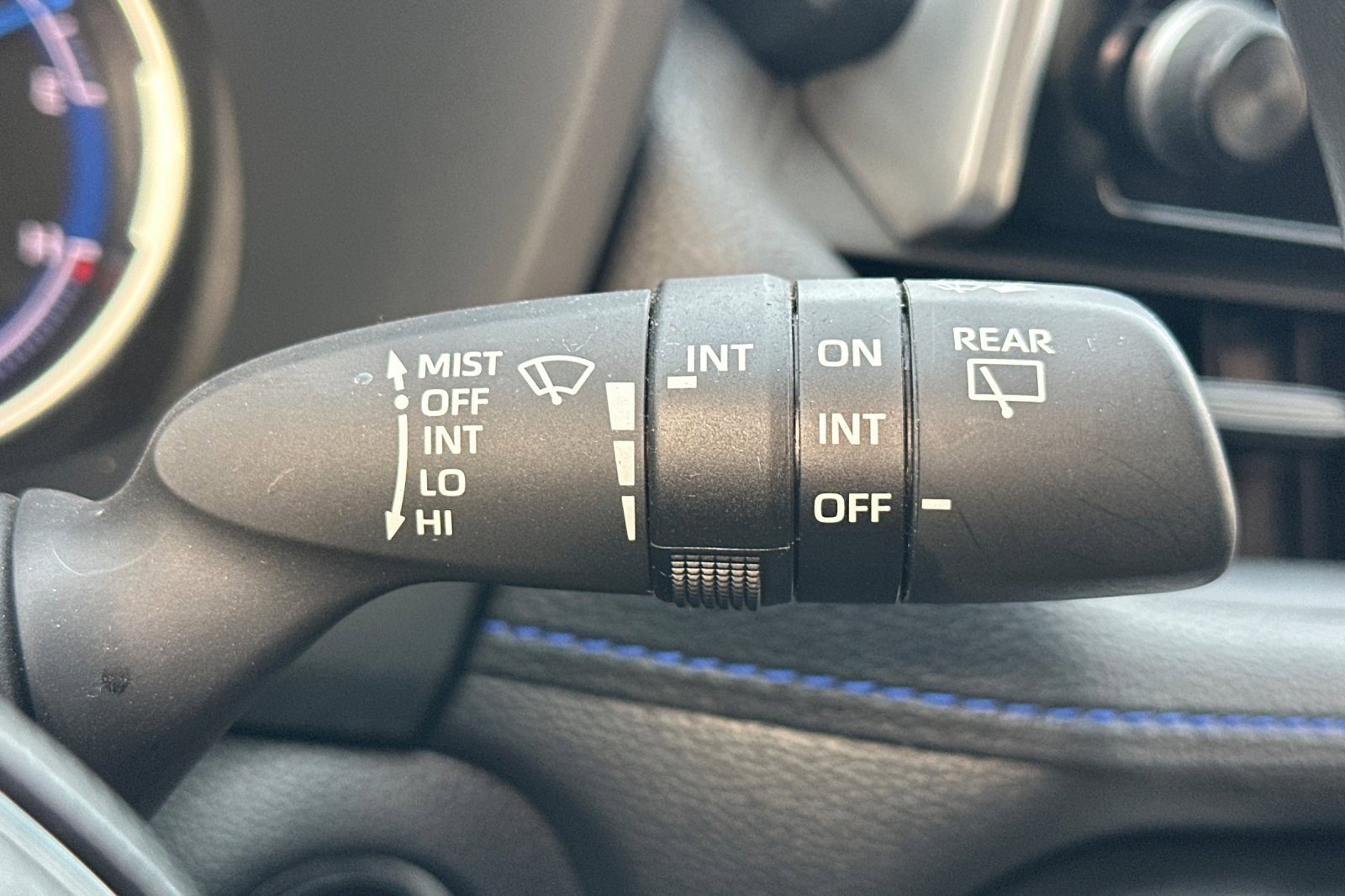 Used 2024 Toyota RAV4 SE image 40