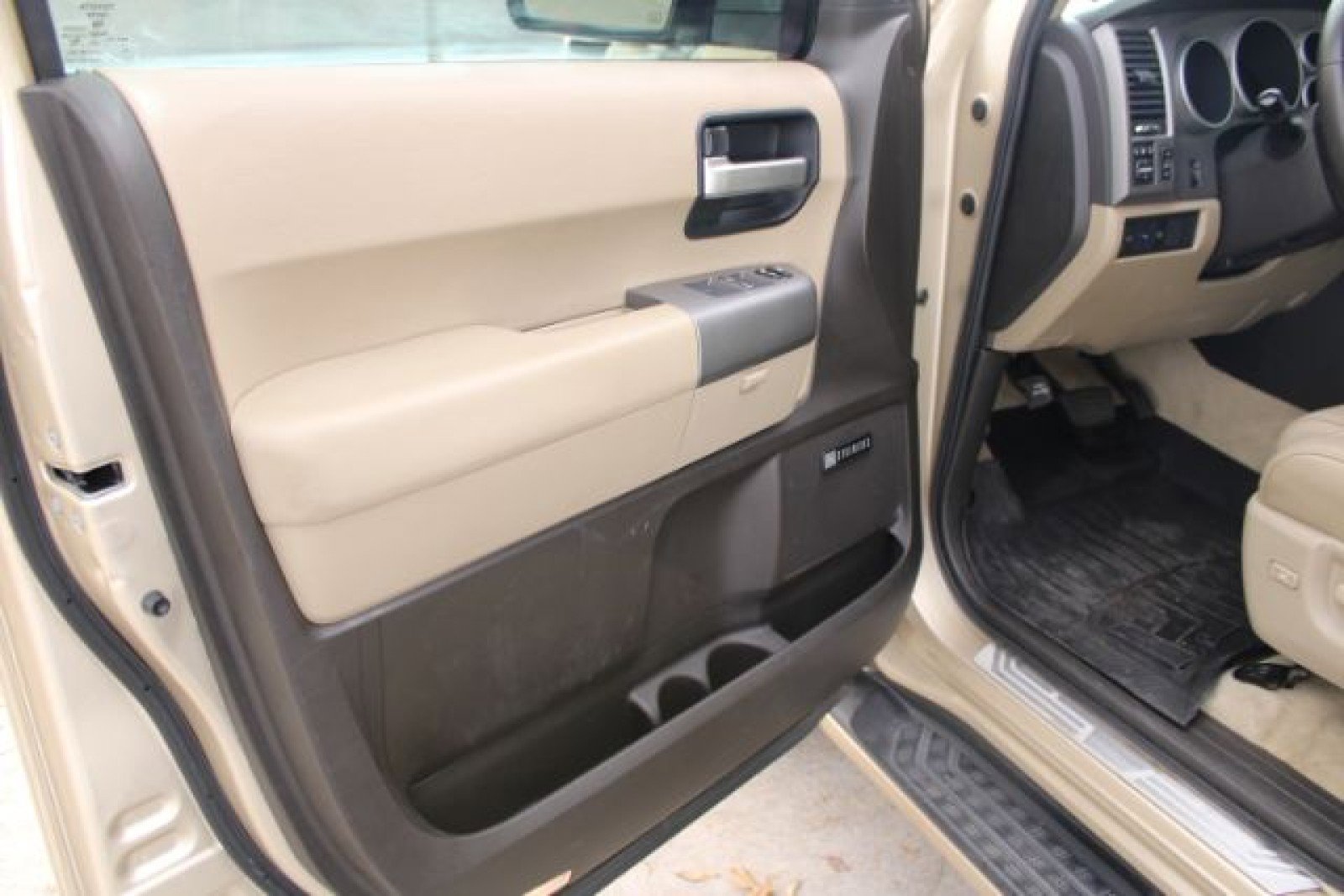 Used 2010 Toyota Sequoia Limited image 12