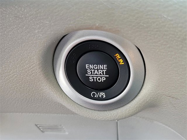 Used 2024 Chrysler Pacifica Touring-L image 27