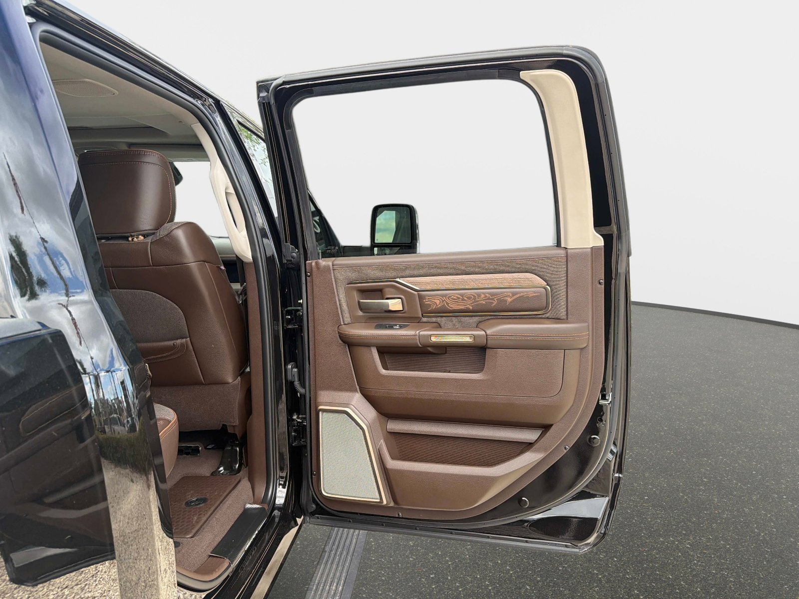 Used 2025 RAM 3500 Longhorn AWD/4WD image 25