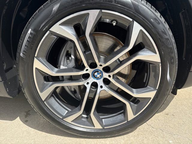 Certified 2024 BMW X5 xDrive50e w/ Premium Package image 28