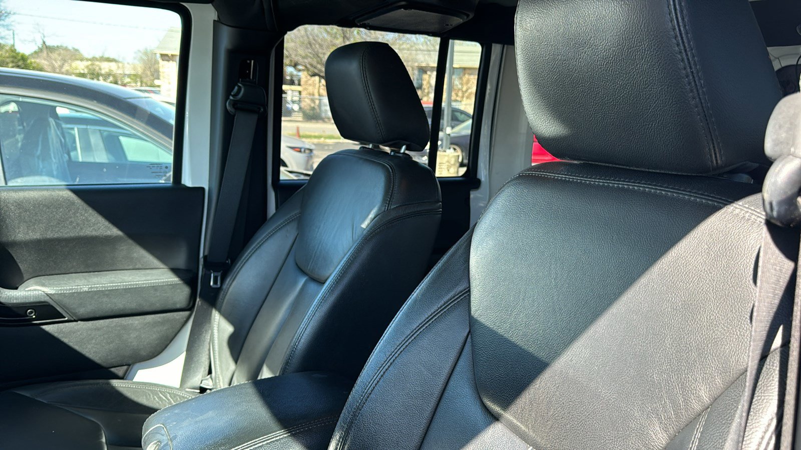 Used 2015 Jeep Wrangler Unlimited Sahara image 5