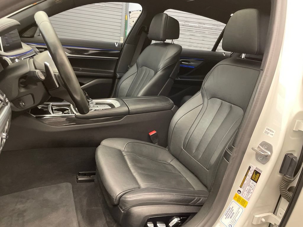 Used 2021 BMW 740i w/ M Sport Package RWD image 21