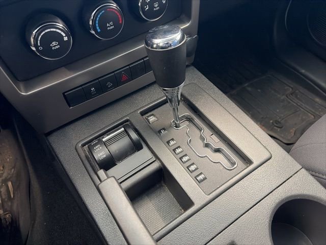 Used 2012 Jeep Liberty Sport w/ Driver Convenience Group image 20