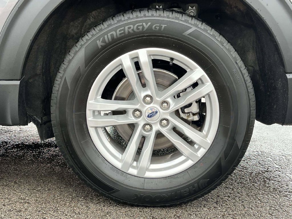 Used 2023 Ford Explorer XLT w/ Equipment Group 202A AWD/4WD image 14