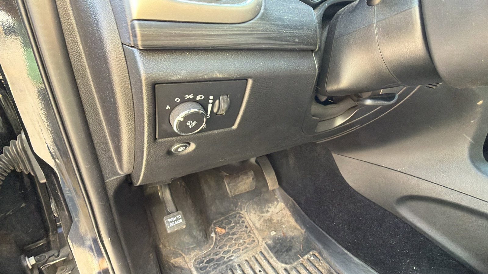 Used 2021 Jeep Grand Cherokee Laredo X AWD/4WD image 24