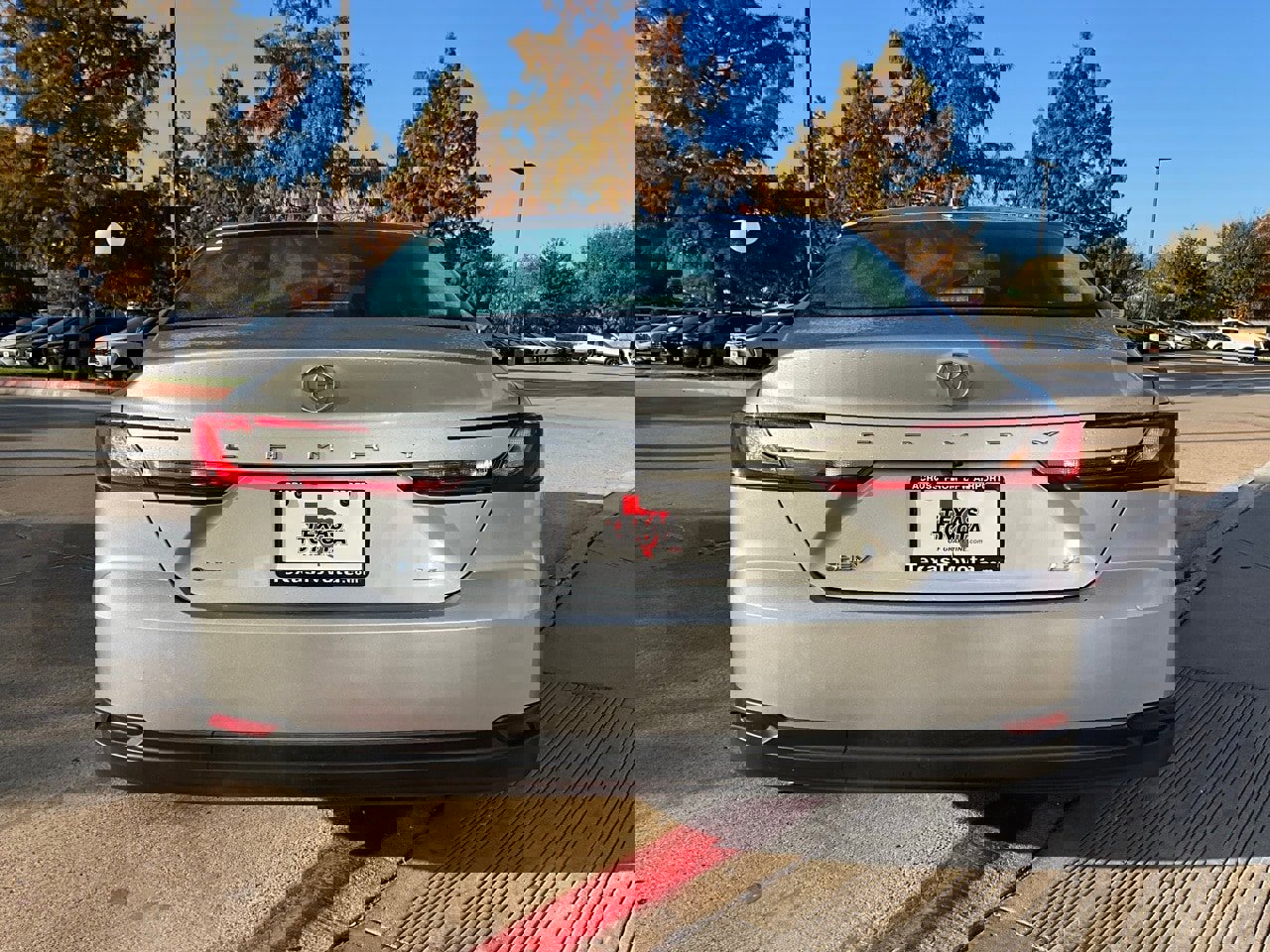 Used 2025 Toyota Camry LE image 7