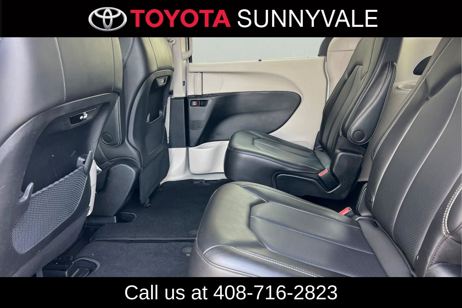 Used 2023 Chrysler Pacifica Touring-L image 5