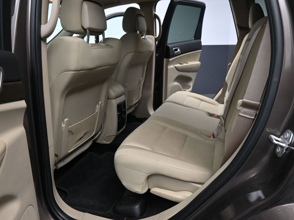 Used 2017 Jeep Grand Cherokee Laredo w/ Quick Order Package 23E image 24