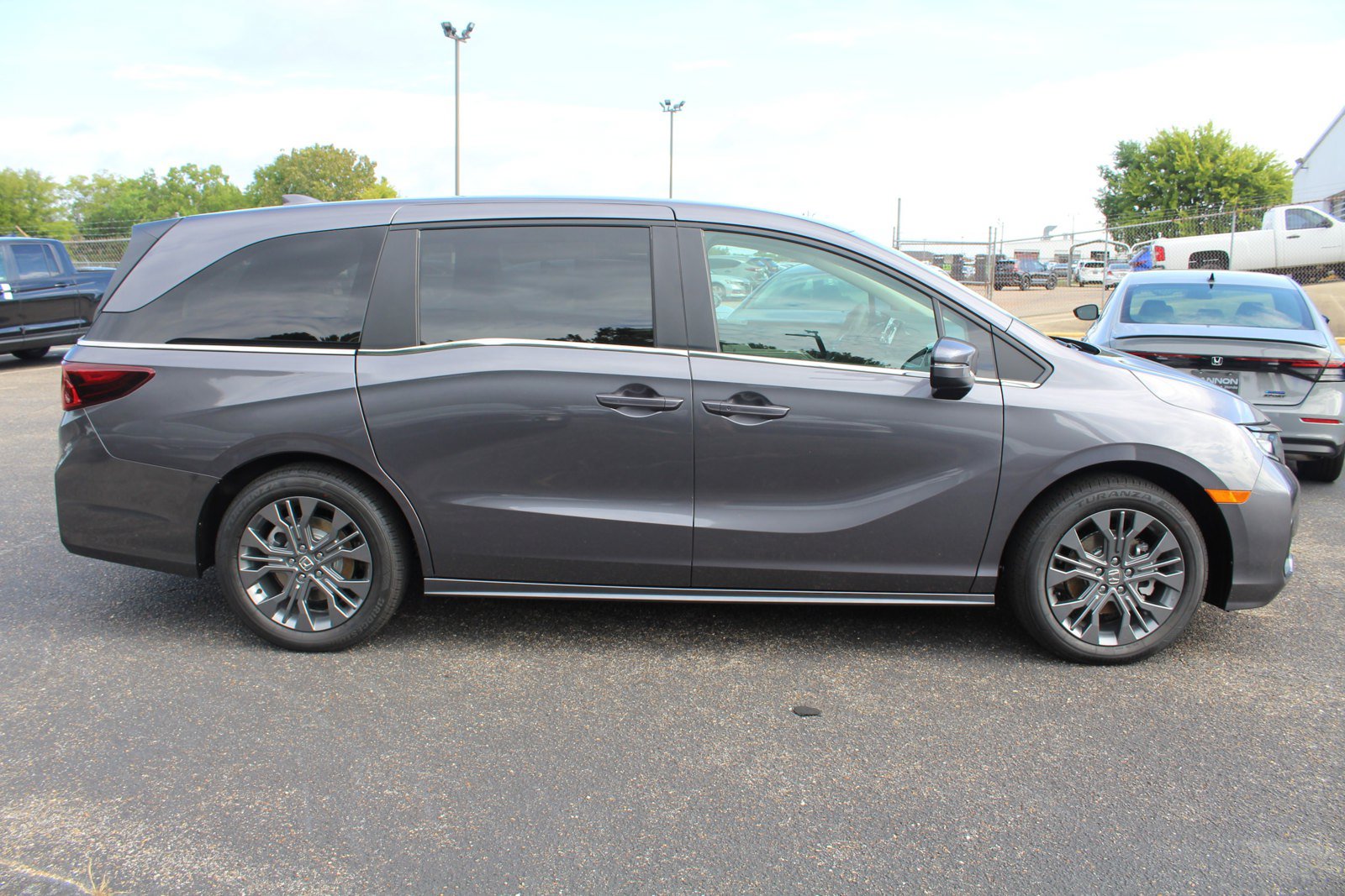 New 2027 Honda Odyssey Touring image 3