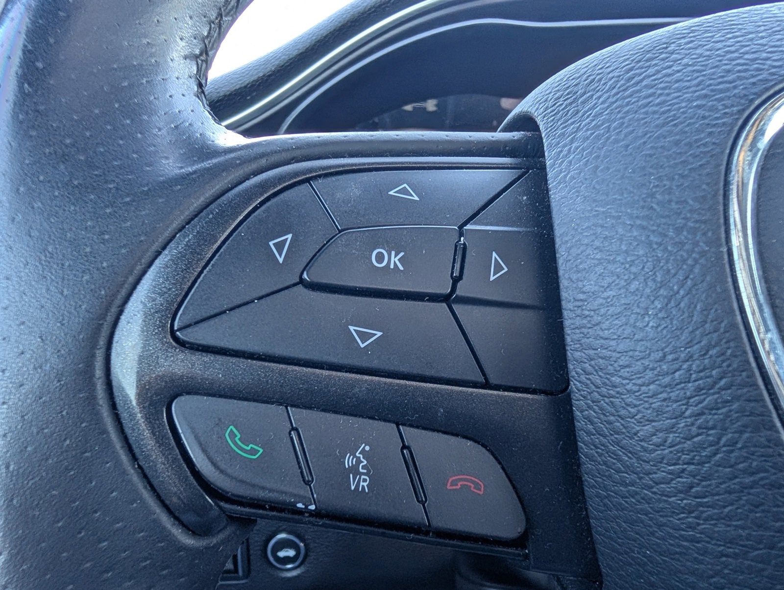 Used 2015 Dodge Challenger R/T image 16