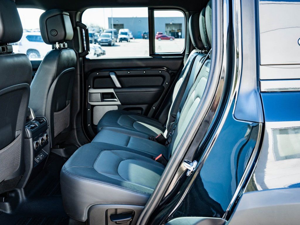 Used 2023 Land Rover Defender 130 X-Dynamic SE image 40