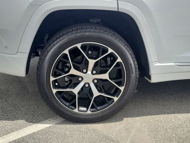 Used 2024 Jeep Grand Cherokee Summit AWD/4WD image 7