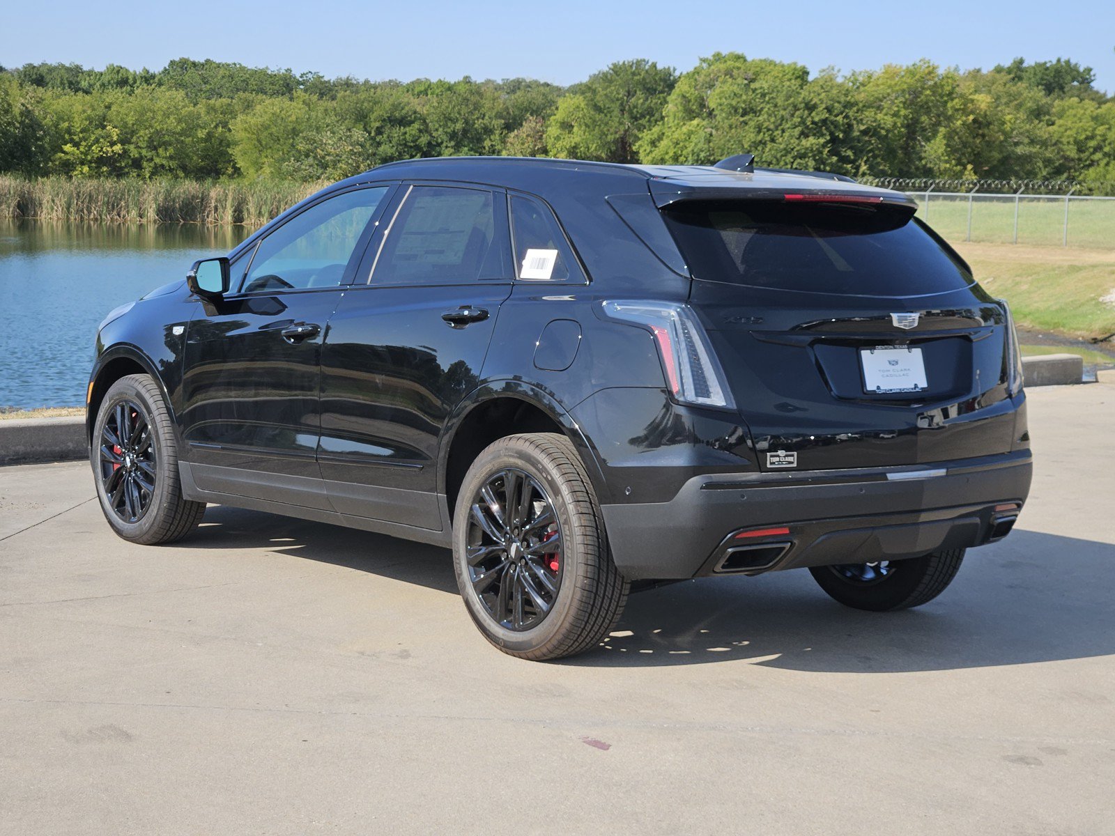 New 2026 Cadillac XT5 Sportv w/ LPO, Onyx Lite Package AWD/4WD image 3