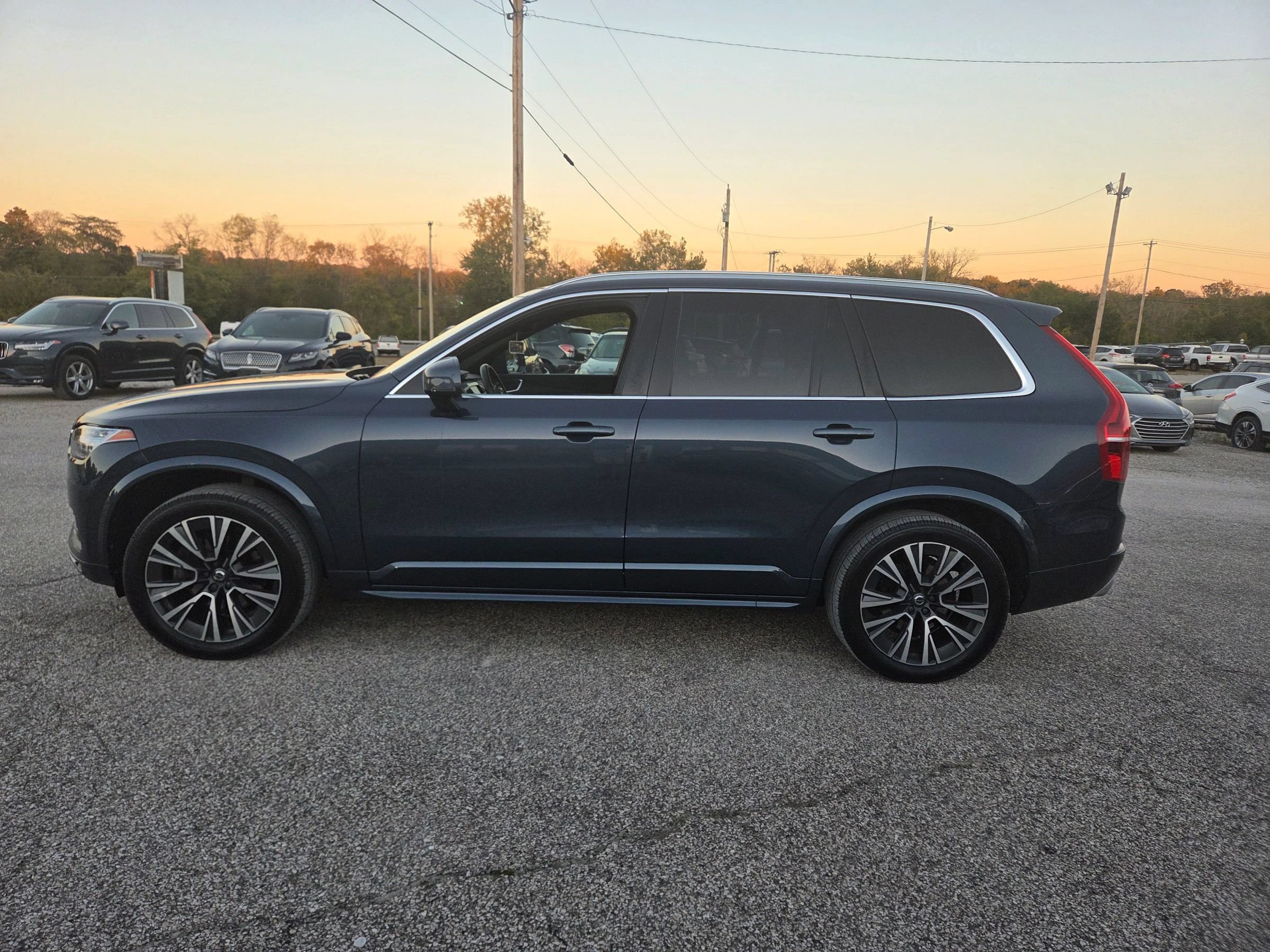 Used 2020 Volvo XC90 T5 Momentum w/ Protection Package AWD/4WD image 1
