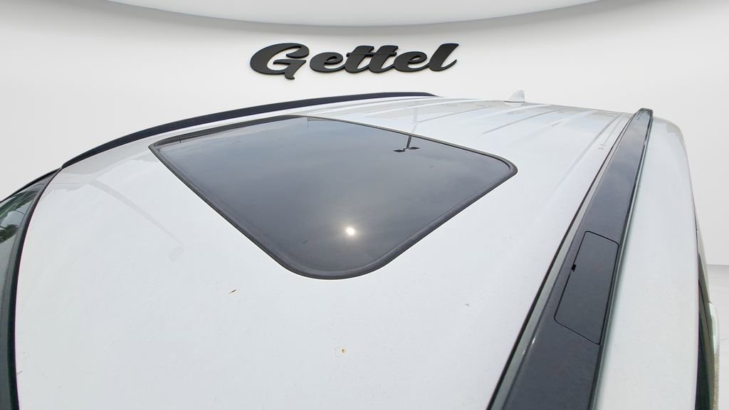 Used 2025 Toyota RAV4 XLE w/ Convenience Package image 10