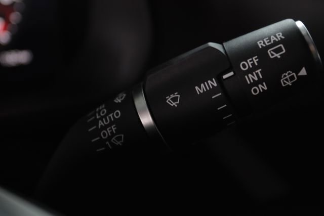 Used 2025 Land Rover Defender 110 X-Dynamic SE image 13