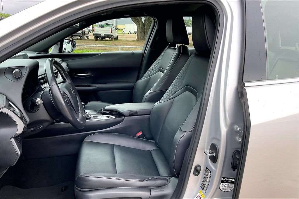 Used 2019 Lexus UX 200 w/ Premium Package FWD image 18
