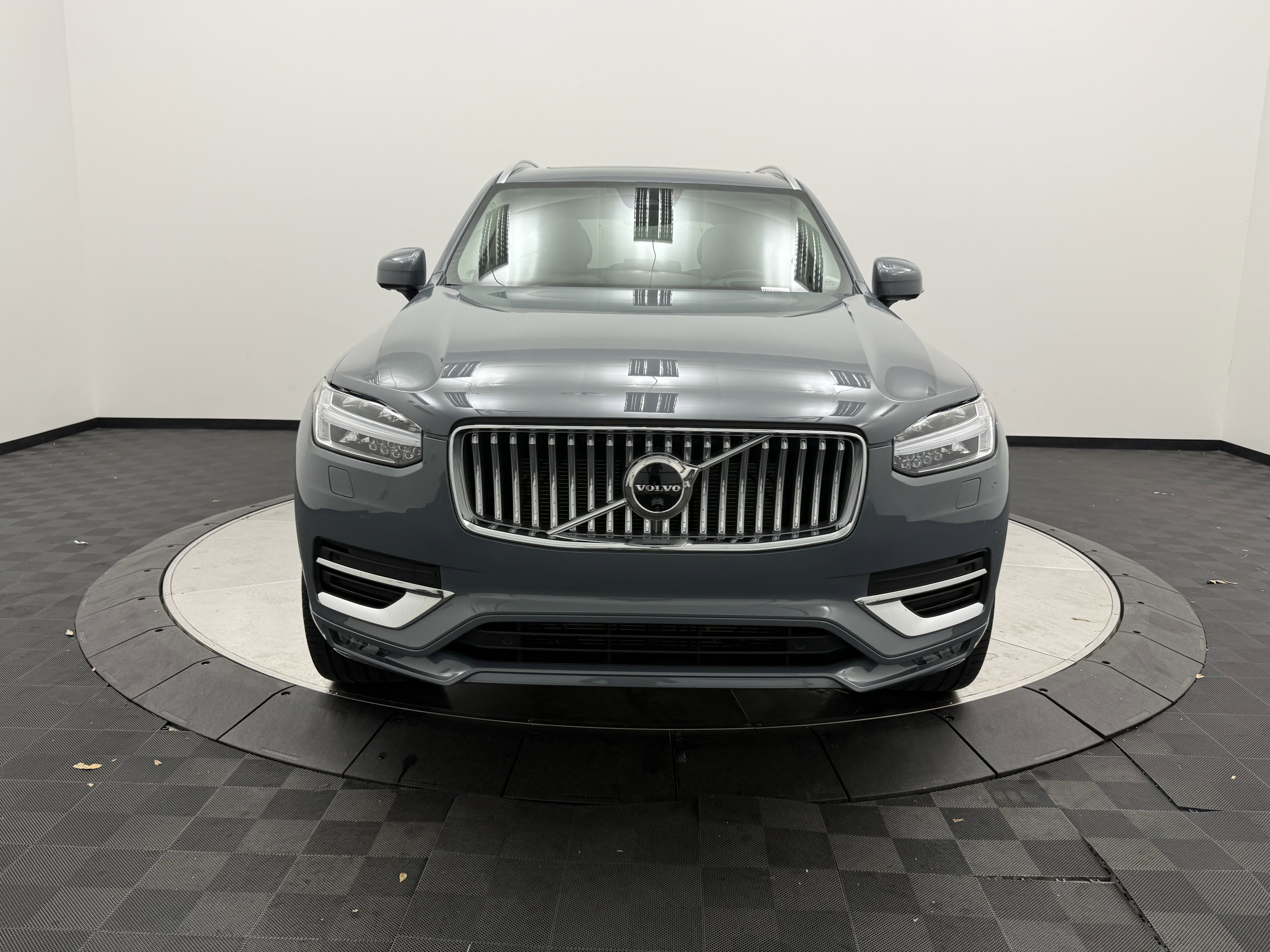 Certified 2023 Volvo XC90 B6 Ultimate w/ Protection Package Premier AWD/4WD image 2