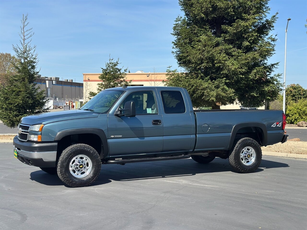 Used 2006 Chevrolet Silverado 3500 LT w/ Skid Plate Package AWD/4WD image 4