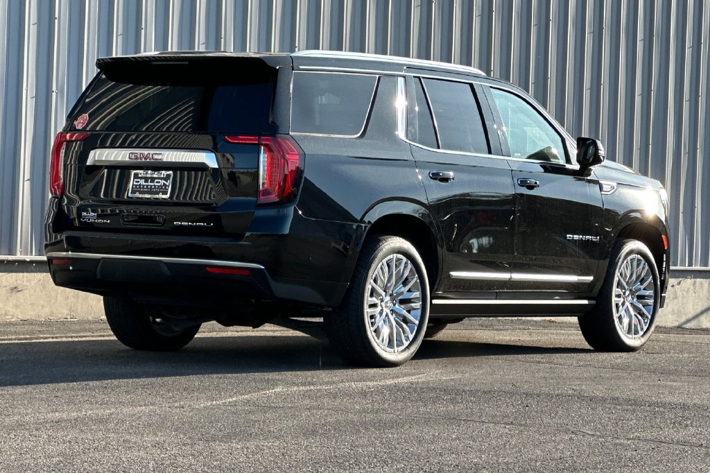 Used 2024 GMC Yukon Denali w/ Advanced Technology Package AWD/4WD image 8