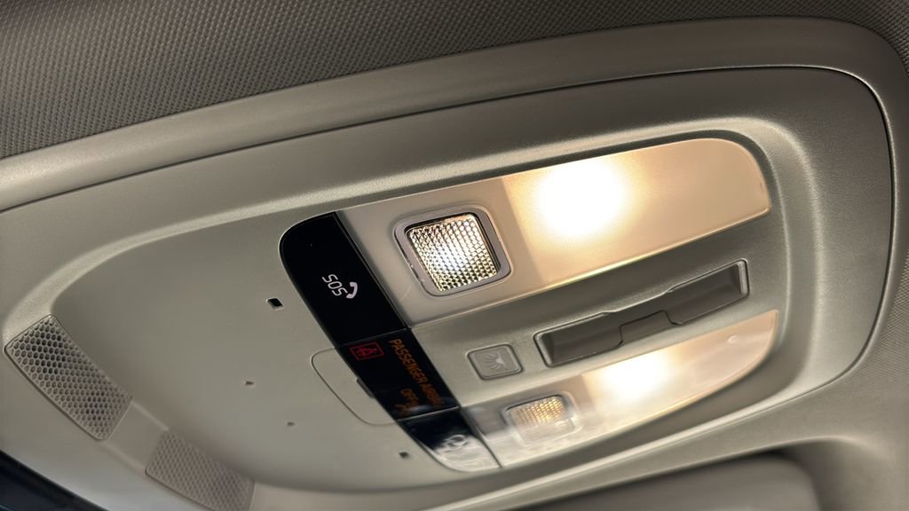Certified 2025 Volvo XC60 B5 Plus AWD/4WD image 22