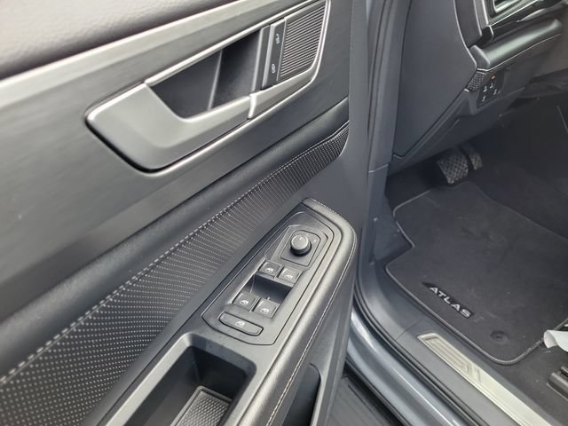 Used 2024 Volkswagen Atlas Cross Sport SE FWD image 17