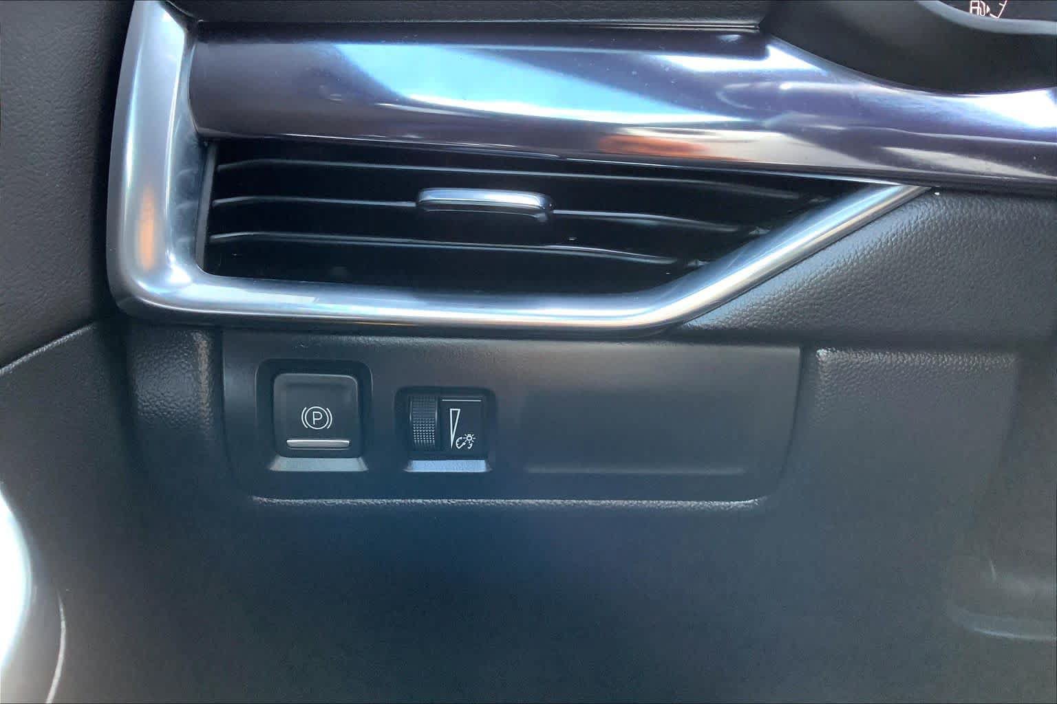 Used 2023 Cadillac XT4 Luxury w/ Cold Weather Package FWD image 65