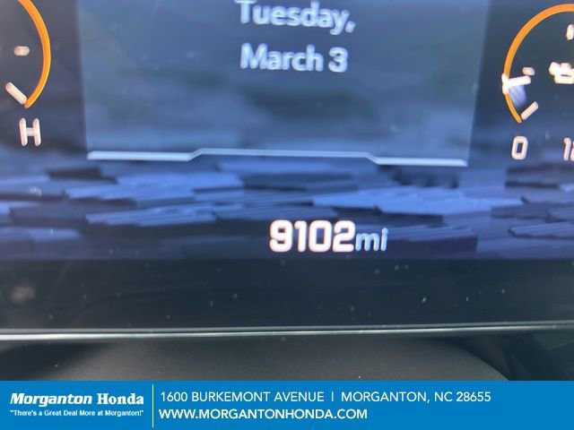 Used 2025 Chevrolet Suburban Z71 w/ Comfort Package image 23