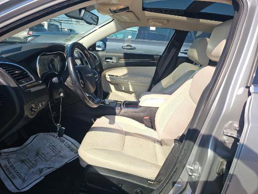Used 2018 Chrysler 300 Limited w/ Safetytec Plus Group RWD image 5