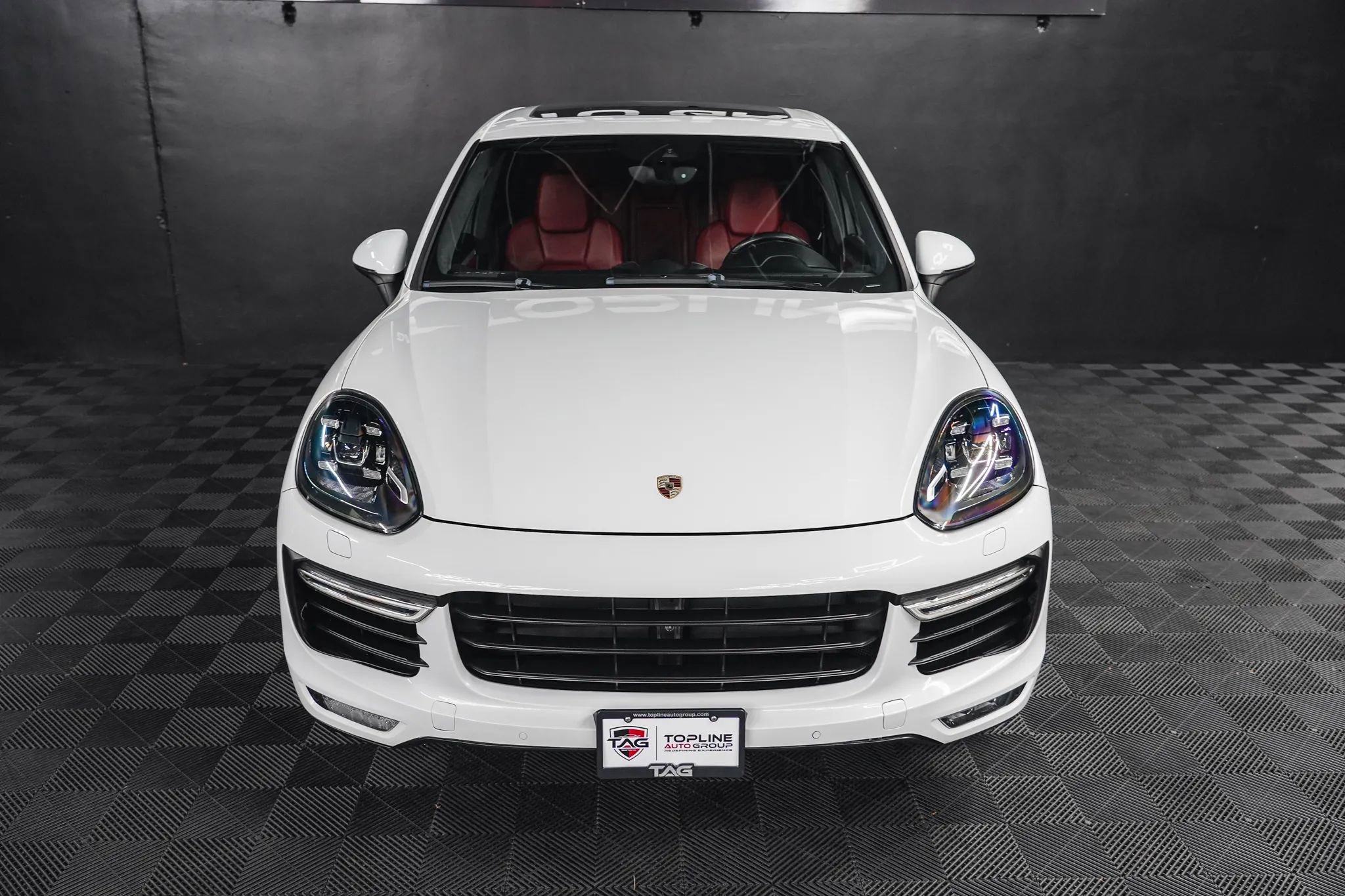 Used 2015 Porsche Cayenne Turbo image 9