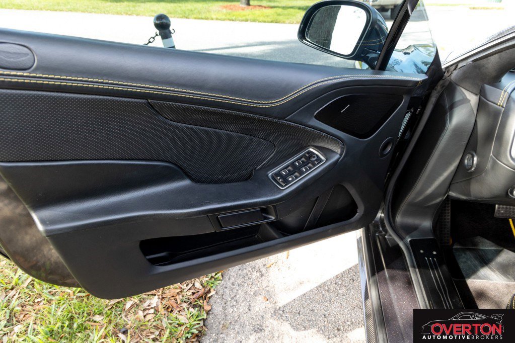 Used 2016 Aston Martin Vanquish Coupe image 18