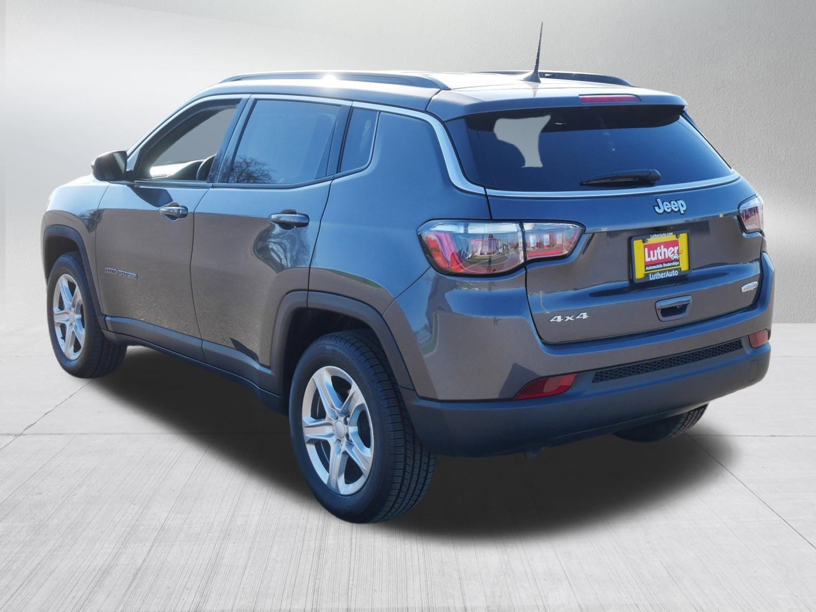 Used 2023 Jeep Compass Latitude image 5