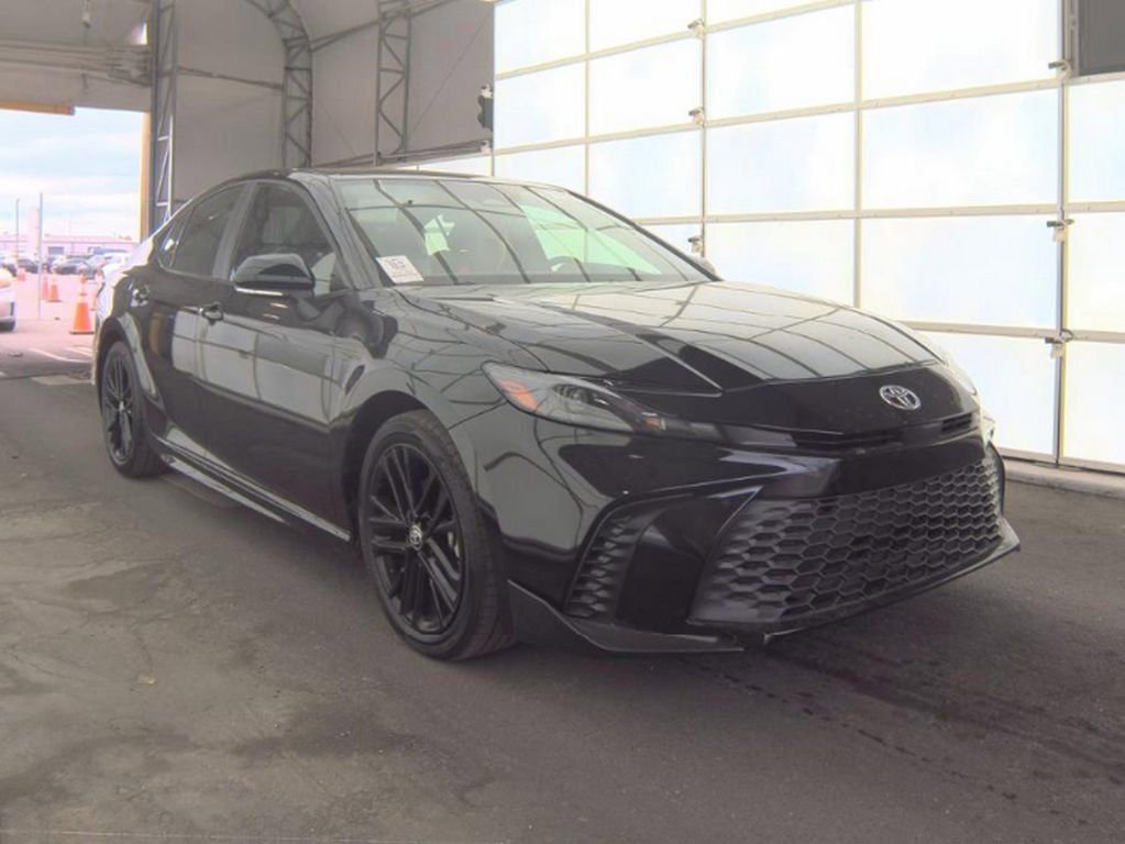 Used 2025 Toyota Camry SE image 4