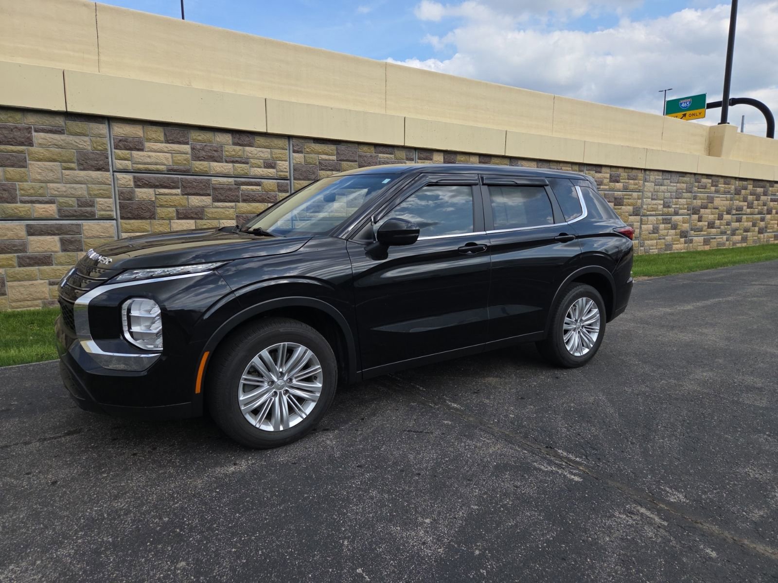 Used 2024 Mitsubishi Outlander ES image 8