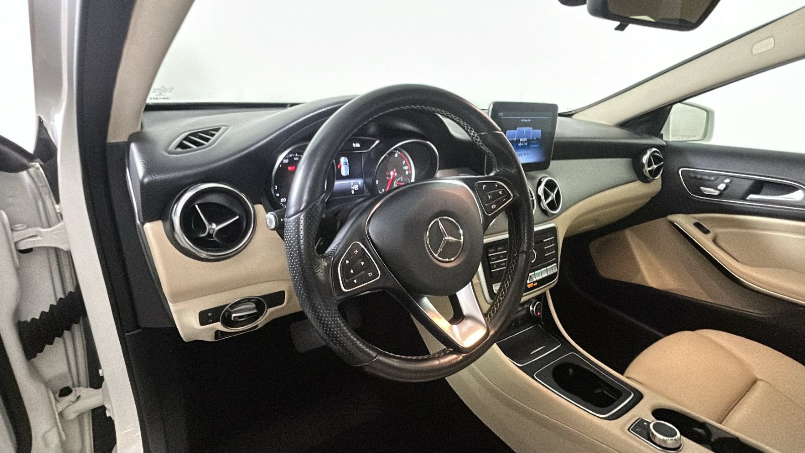 Used 2019 Mercedes-Benz GLA 250 4MATIC image 13