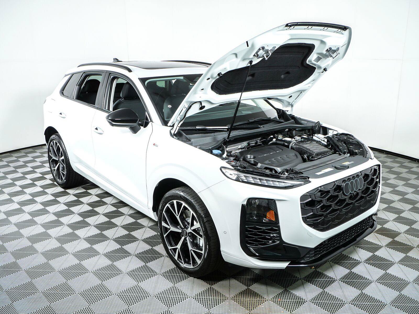 New 2026 Audi Q3 quattro 2.0T AWD/4WD image 36