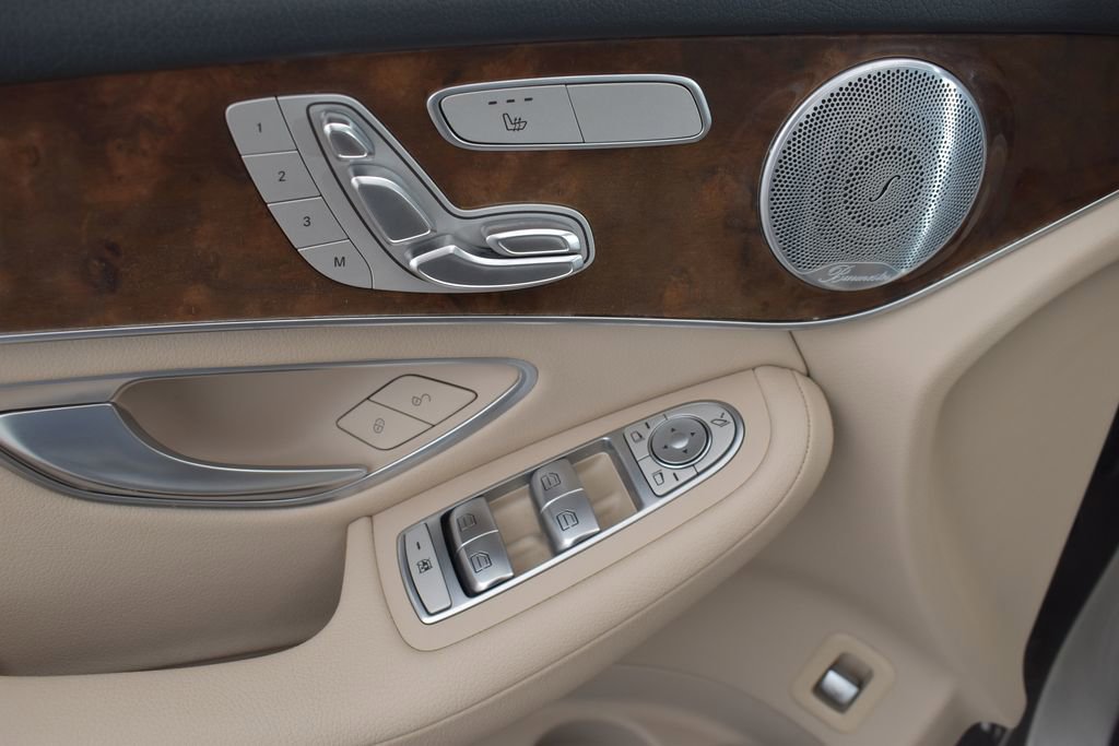 Used 2019 Mercedes-Benz GLC 300 4MATIC image 12