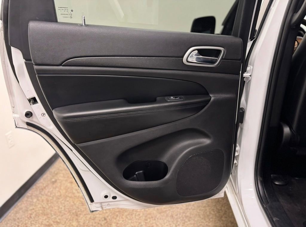 Used 2018 Jeep Grand Cherokee Altitude AWD/4WD image 20