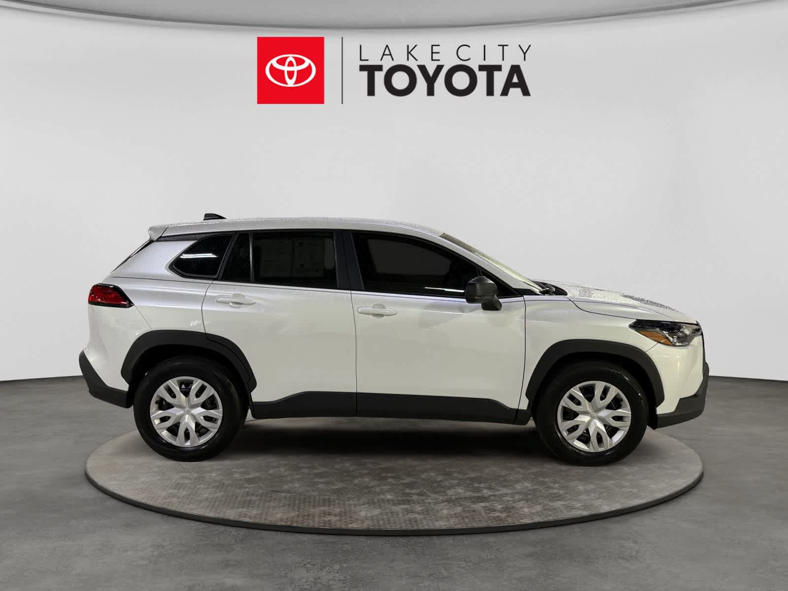 Used 2025 Toyota Corolla Cross L FWD image 11