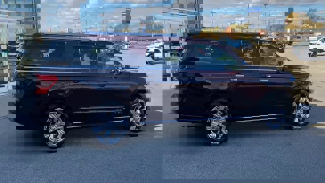 Certified 2024 Ford Expedition Max Platinum image 2