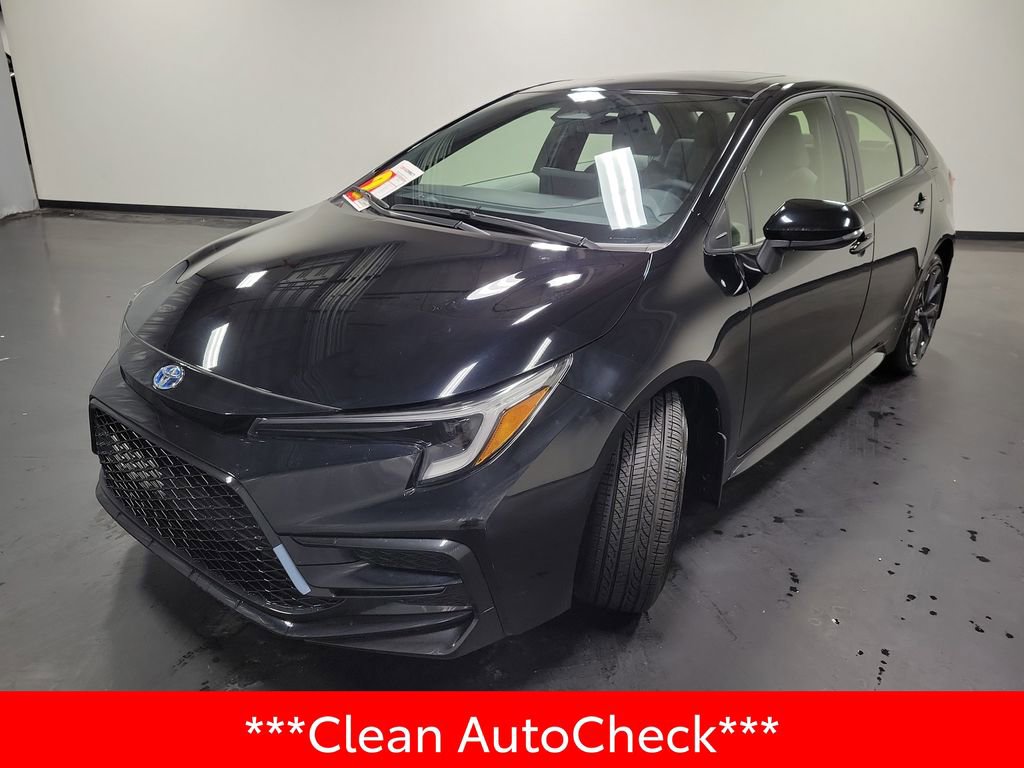 Used 2025 Toyota Corolla SE w/ SE Premium Package image 4