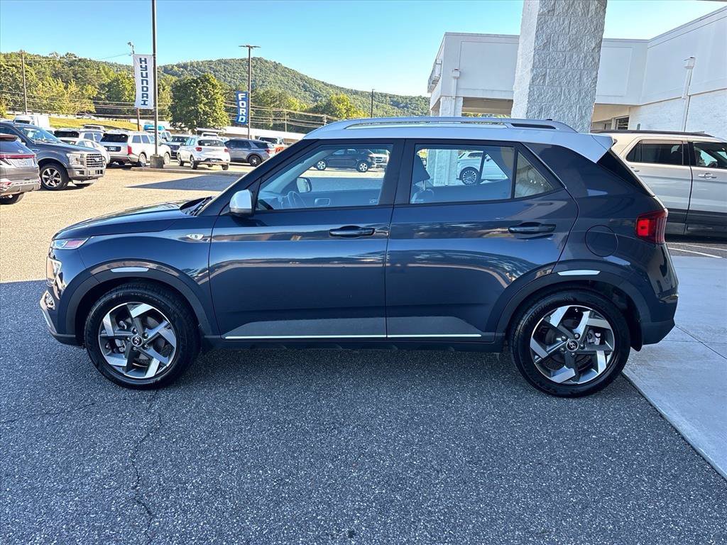 Used 2022 Hyundai Venue Limited FWD image 24