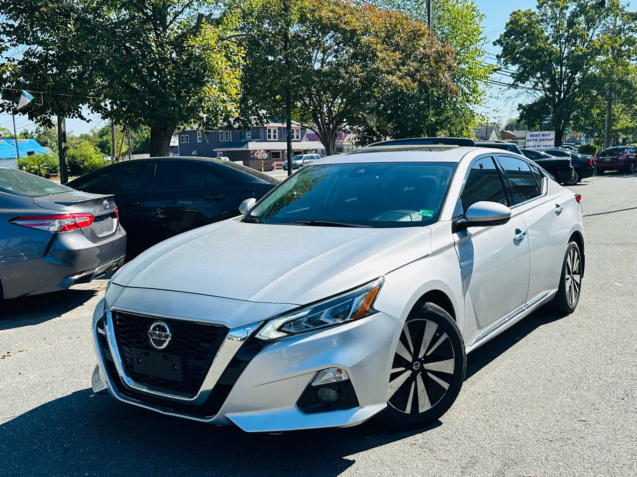 Used 2020 Nissan Altima 2.5 SV image 2